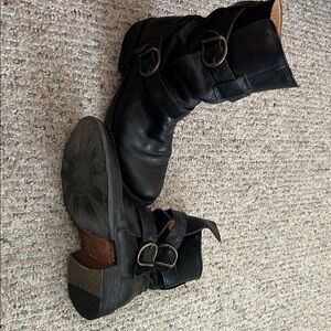 Elegant Black Moto Boots with Buckle Detail